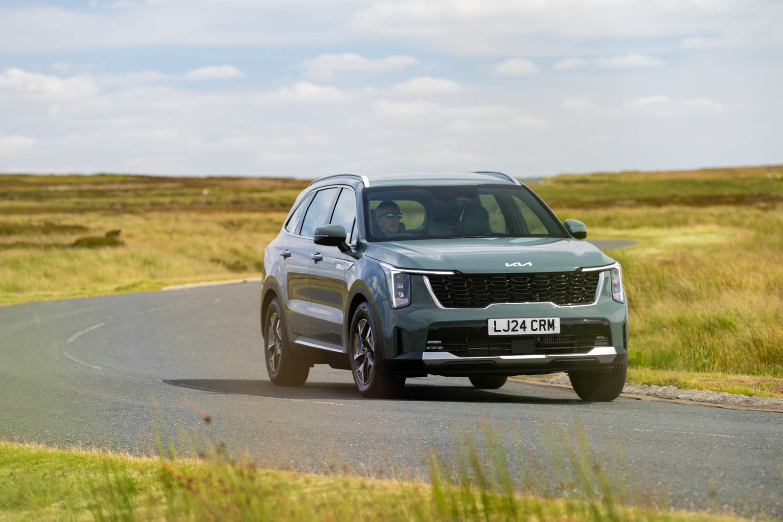 20 kia sorento 2024 review front cornering 0